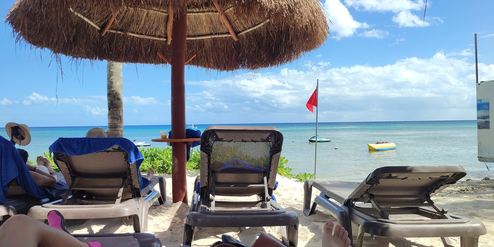 Clientes felices en la playa